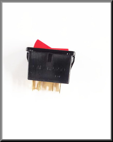 Interrupteur feux de détresse (rouge avec contour noir) – Renault 12