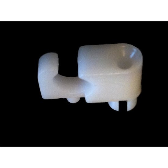 Fixation seuils de porte intérieur – Renault 12 – OEM 085556
