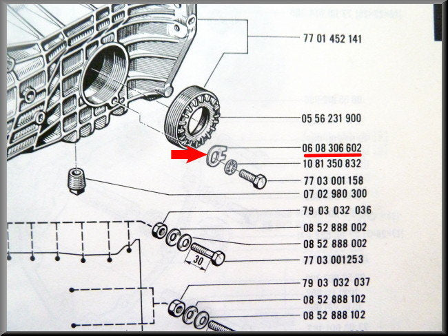Differential bearing adjusting nut retaining plate (4-speed) – Renault 12 – OEM 0608306602