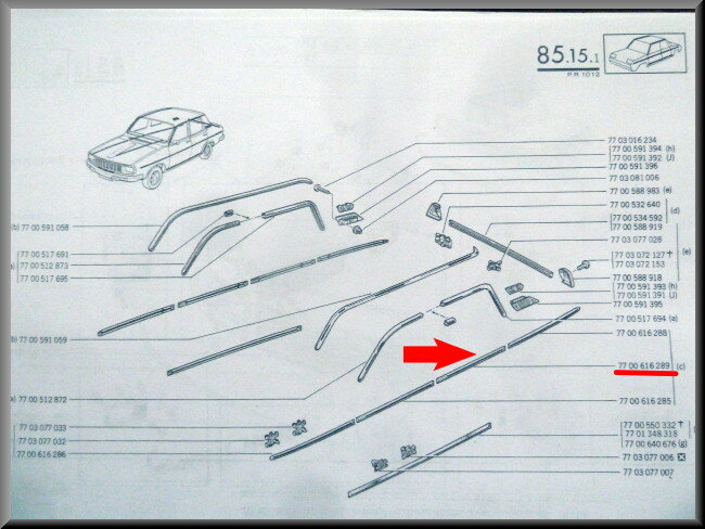 Lijst op achter portier links en rechts – Renault 12 – OEM 7700616289