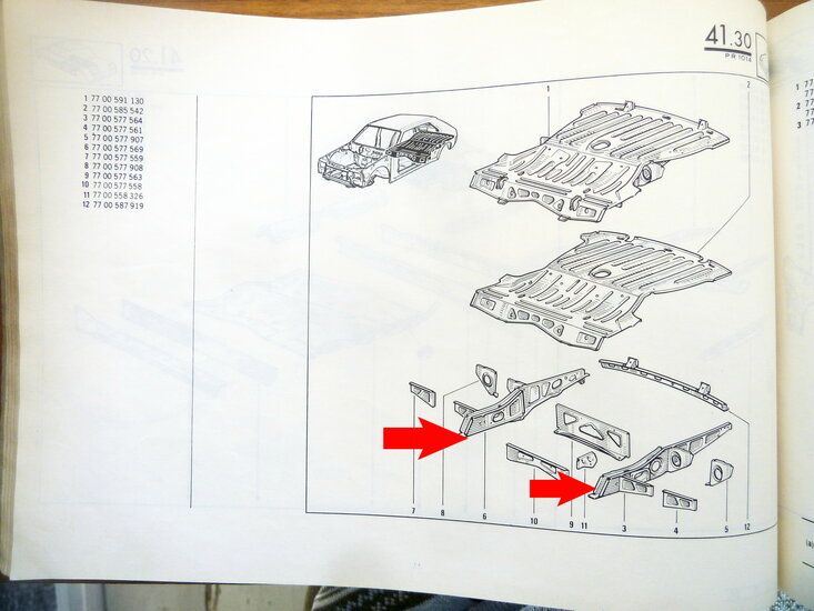 Chassis plaat voorzijde links – Renault 14 – OEM 7700577569 / 7700577561 – NOS