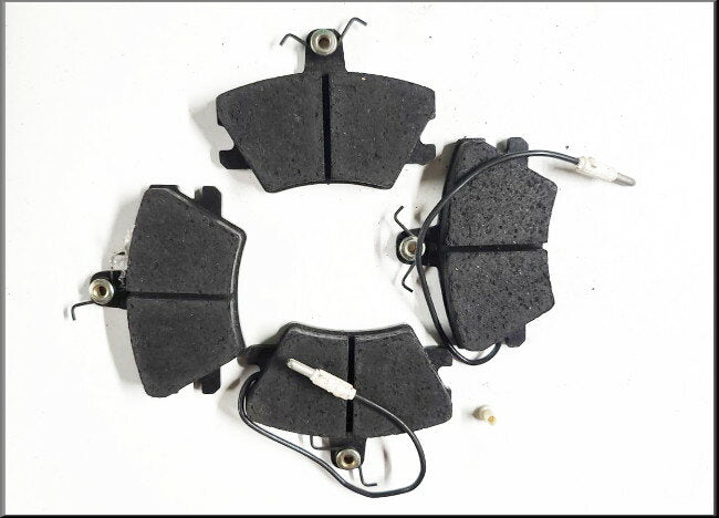 Brake pad set – Renault various – OEM 7701204530 – NOS