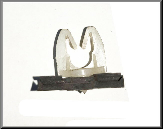 Speedometer cable guide on carburetor (with bracket) – Renault 16