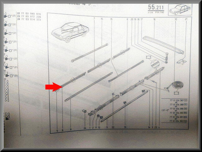 Sierlijst portier voorzijde rechts – Renault 9 – OEM 7701034375 / 7700777832 – NOS