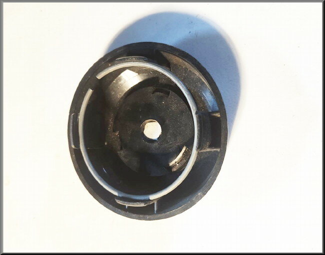 Steering wheel center cap – Renault 8 – NOS
