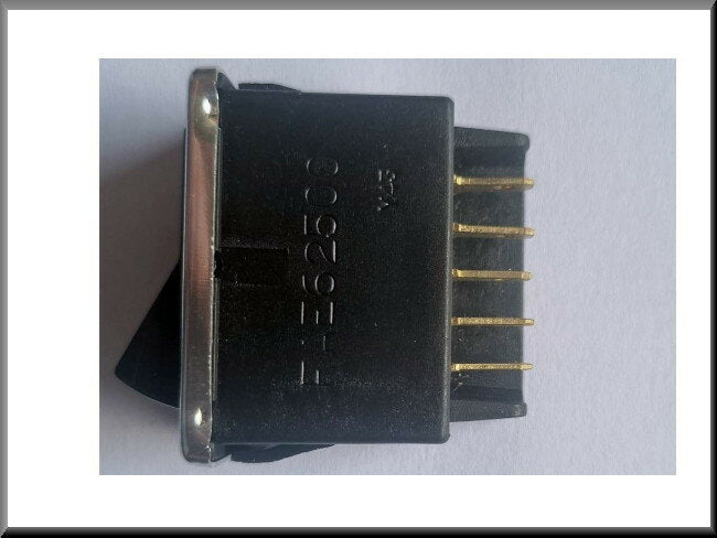 Windshield wiper switch with chrome trim – Renault 16