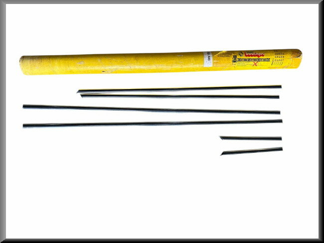 Jeu complet de baguettes décoratives – Renault 5 – OEM 7701381400 / 7701392878 / 7701384842 / 7701850000
