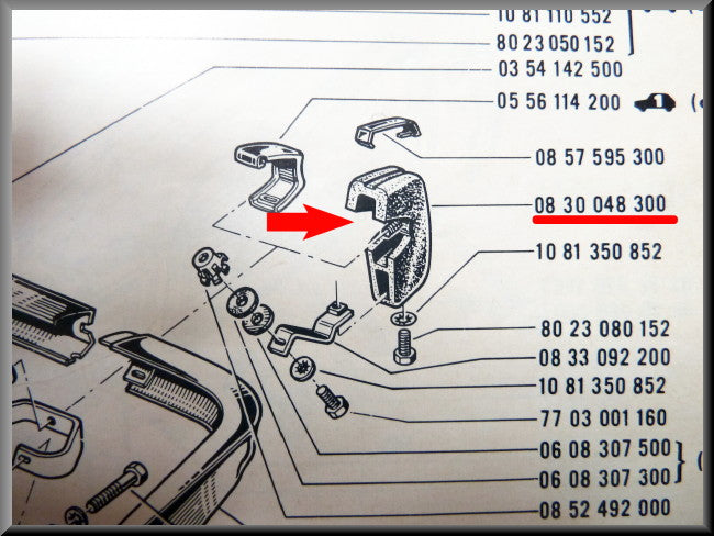 Butoir de pare-chocs arrière gauche premier type (avec ouverture pour le jonc chromé) – Renault 16 L- TS, premier type – OEM 0830048300