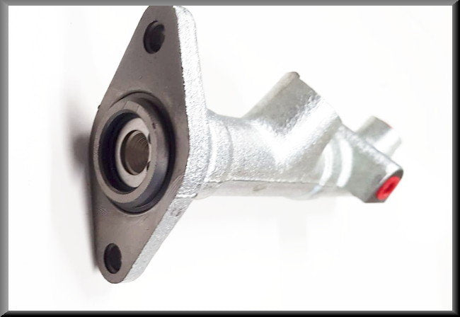 Brake Master Cylinder – Renault 12 – Renault 16 - Renault 15 - OEM 7700548977