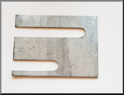 Lower door hinge filler plate (2mm) – Renault 12 – OEM 0608532802