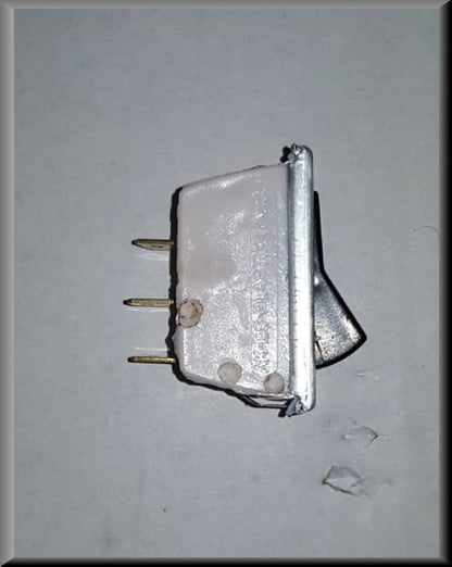Rear wiper and heater switch with chrome trim – Renault 12 - Renault 16