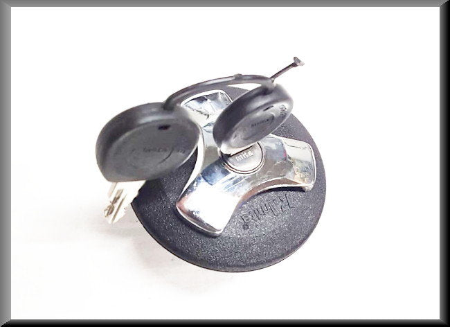 Fuel cap with key – Renault 12 – Renault 16 - Various Renault models - OEM 7701402430