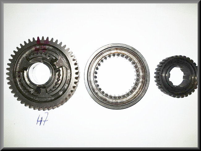First gear cog with synchro hub (47 teeth – Renault 12 – Renault 8 - Renault 16 - OEM 7700527885A