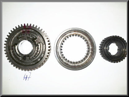 First gear cog with synchro hub (47 teeth – Renault 12 – Renault 8 - Renault 16 - OEM 7700527885A