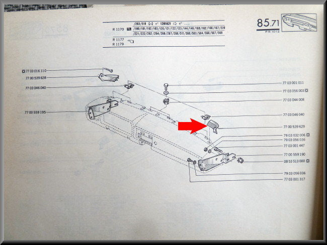 Hoekstuk links ventitatierooster (plastic) – Renault 12 – OEM 7700539628