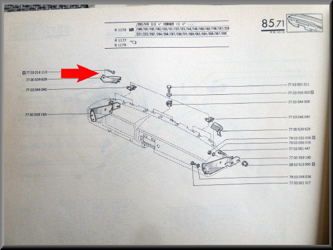 Hoekstuk rechts ventitatierooster (plastic) – Renault 12 – OEM 7700539629