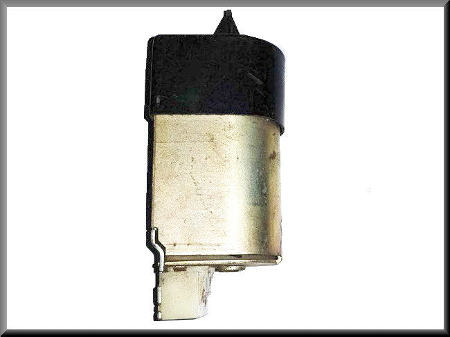 Commande électromagnétique verrouillage centralisé – Renault 16 TS - TX – OEM 7700613347