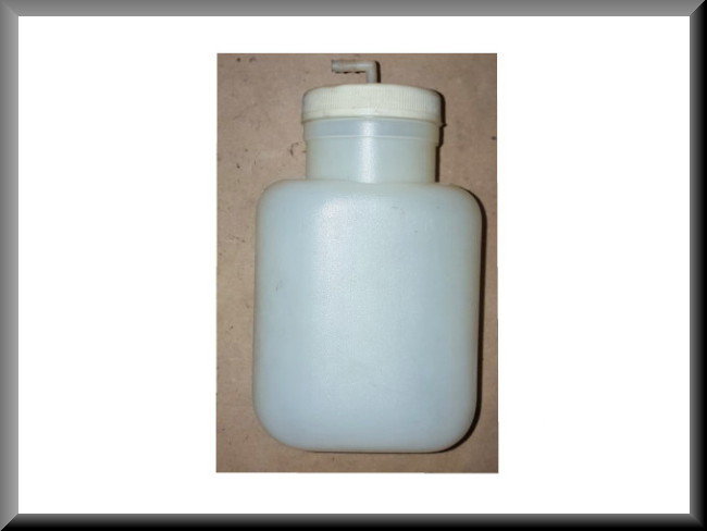 Ruitensproeier reservoir (plastic) – Renault 12 – Renault 5 - Renault 16 - Renault diverse - OEM 7700534220