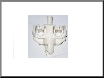 Remleiding benzineleiding klem (dubbel) – Renault 12 – OEM 7703079007