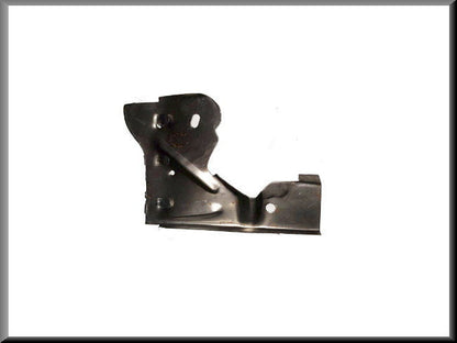 Plaque d'angle de passage de roue avant droit – Renault 12 – OEM 7700506091