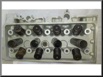 Culasse révisée y compris soupapes – Renault 16 TS – OEM 7701454237 / 7701459642