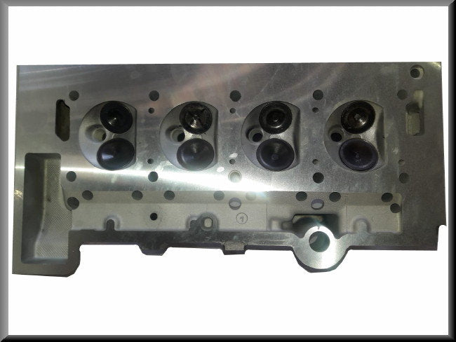 Culasse révisée y compris soupapes – Renault 16 TS – OEM 7701454237 / 7701459642