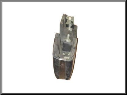 Pare-chocs avant droit (avec ouverture pour le jonc décoratif) – Renault 16 L – OEM 0830048200