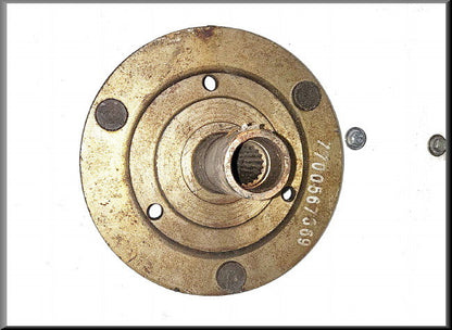 Moyeu de roue – Renault 16 – OEM 7700567869