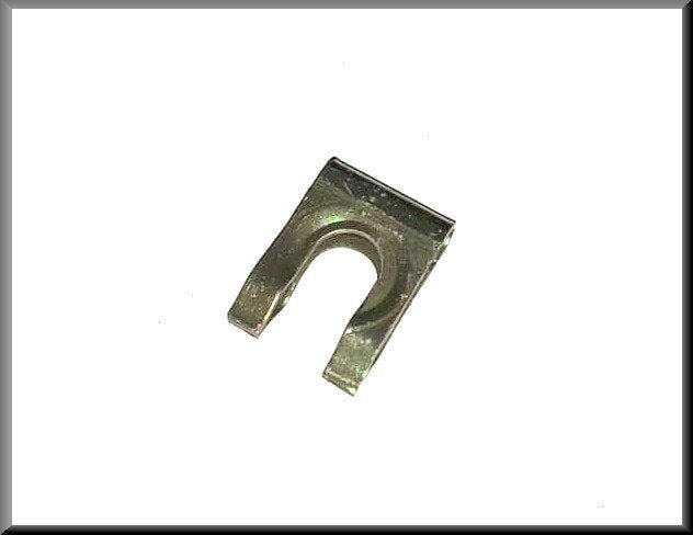 Brake shoe clip – Renault 12 Break – OEM 7701009342