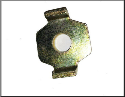 Borgplaat versnellingsbak steun – Renault 16 – OEM 7700502023