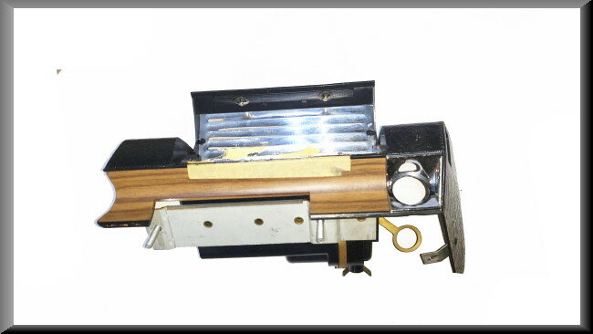 Onderdeel dashbord met asbak – Renault 16 (1150) – OEM 0855872100