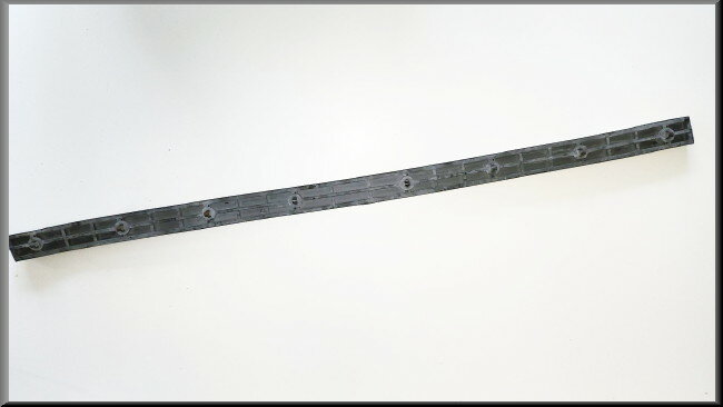 Bandeau de pare-chocs arrière gauche et droit 70,5 cm – Renault 20 - Renault 30 – OEM 7700674571 – NOS