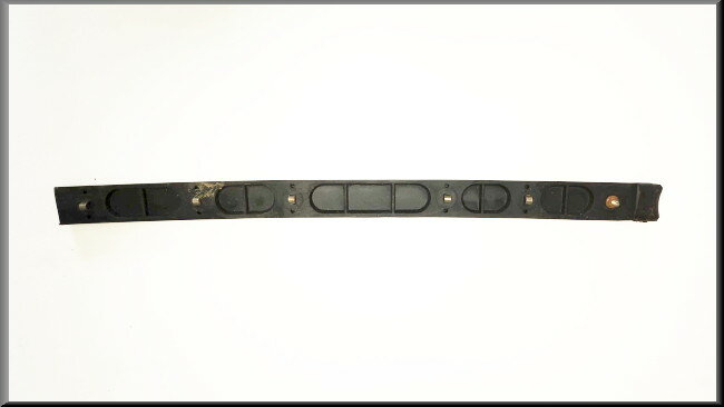 Bumper trim rear center – Renault 20 - Renault 30 – OEM 7700674570 – NOS