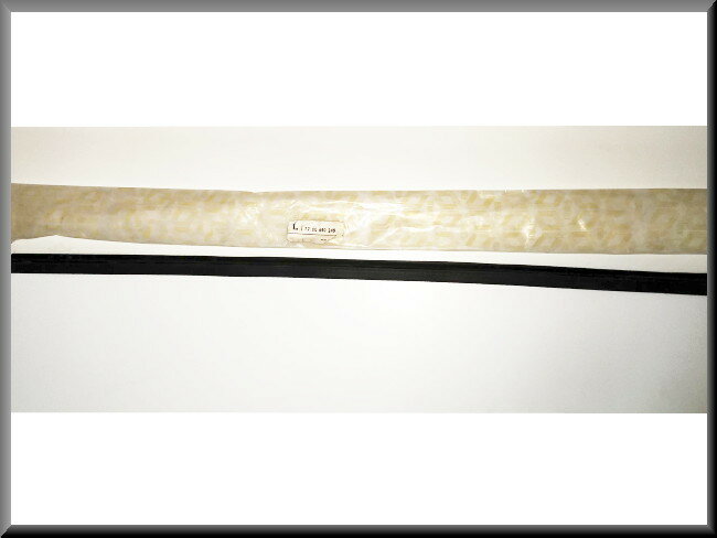 Window scraper front left – Renault 5 – OEM 7700640249 – NOS