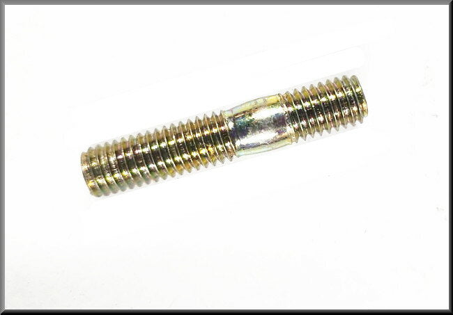 Manifold stud bolt – Renault 16 TS, TX after 1976 – OEM 7703027082