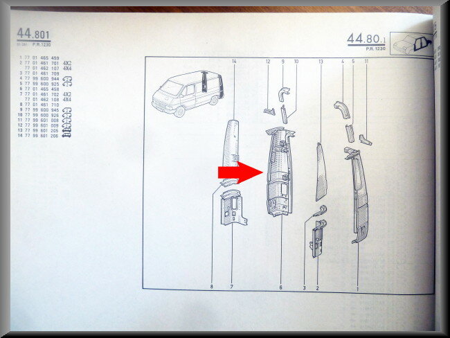 Hoekdeel achterzijde rechts  – Renault Trafic – OEM 7701465458 / 7701461532 – NOS