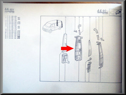 Hoekdeel achterzijde rechts  – Renault Trafic – OEM 7701465458 / 7701461532 – NOS
