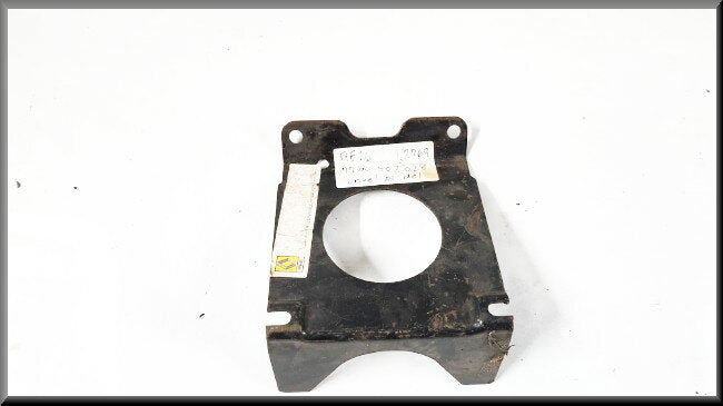 Front beam mounting bracket – Renault 16 – OEM 7700502028