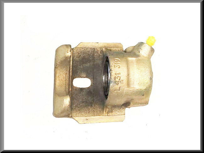 Étrier gauche – Renault 14 – OEM 7701201108 – NOS