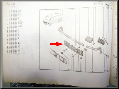 Grill  - Renault Trafic – OEM 7704002622 – NOS