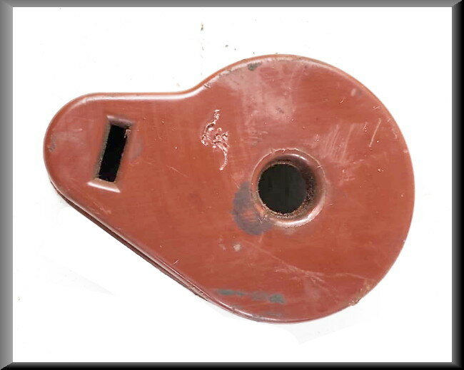 Afdekkapje achterklep scharnier rechts (ROOD) – Renault 16 – OEM 7700587636