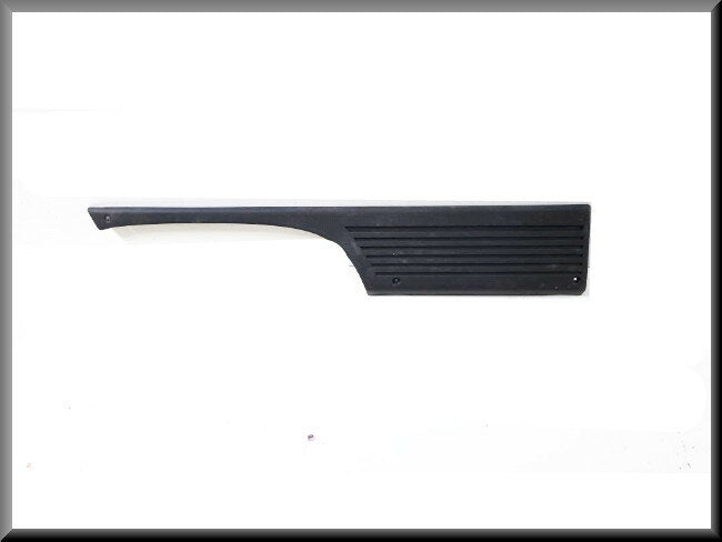 Spatbordlijst achter rechts – Renault 5 (3 deurs) – OEM 7700661032 – NOS