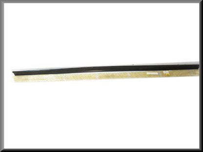 Garniture de bas de caisse droite – Renault 6 – OEM 7700565966 – NOS