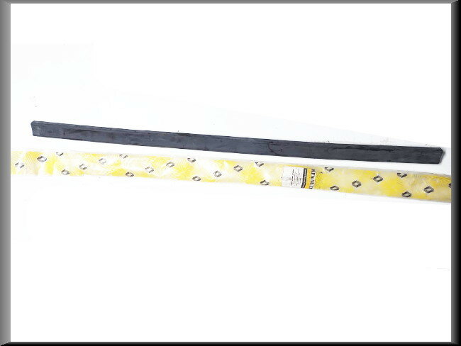 Bumper rubber midden voor  – Renault 20 - Renault 30 – OEM 7700674572 – NOS