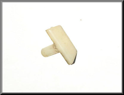 Bevestigingsplug sierstrip – Renault 16 – OEM 0857572200