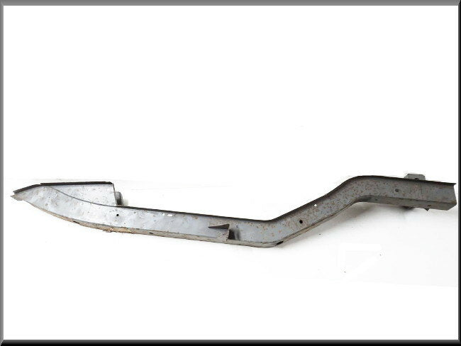 Bodembalk links (voorste stuk ontbreekt) – Renault 12 – OEM 7701455747 – NOS