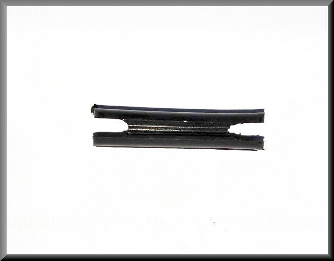 Hood closing mechanism protection – Renault 16 – OEM 0857605300