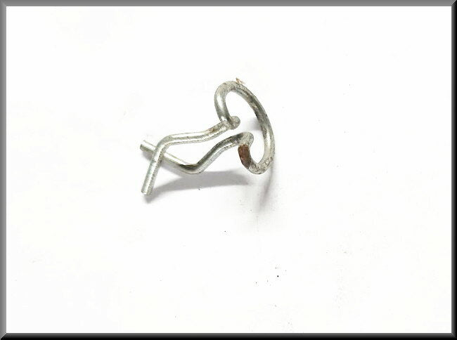 Seat cover mounting clip – Renault 16 – OEM 7703076031