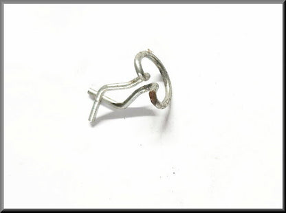Seat cover mounting clip – Renault 16 – OEM 7703076031