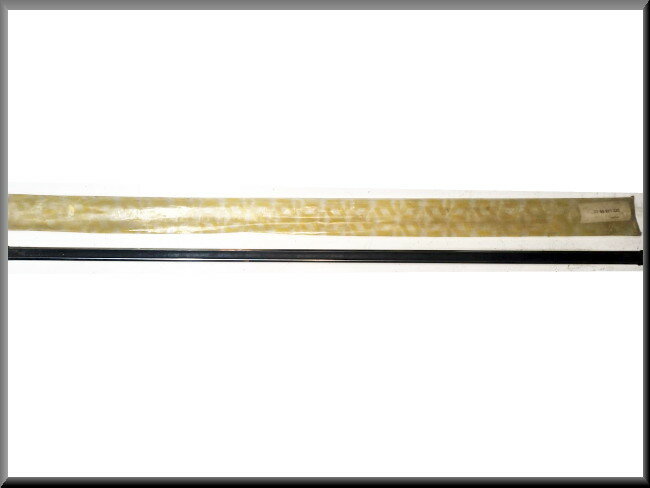 Decorative strip front door right - Renault 20 - Renault 30 - OEM 7700611232 - NOS